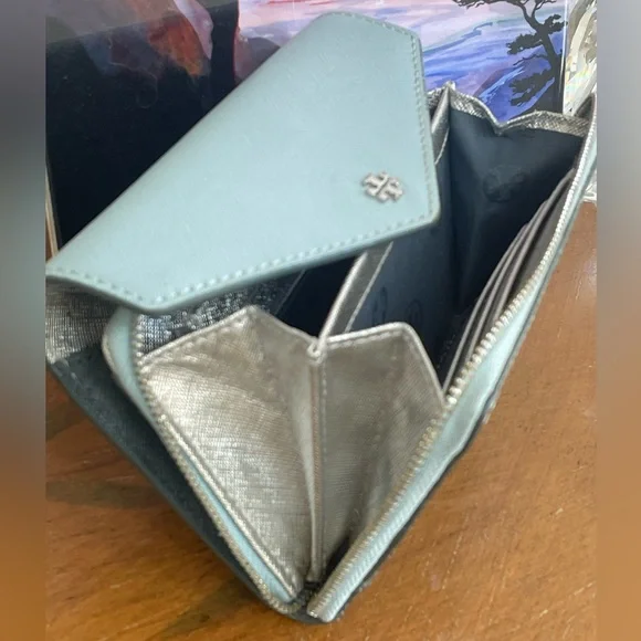 Not For Sale Tory Burch Metallic Envelope Wristlet - Picture 12 of 16